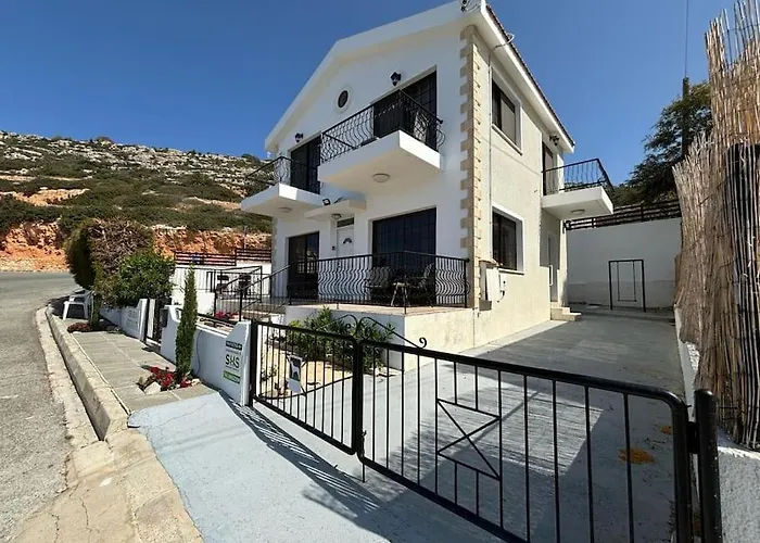 Villa Chara Spectacular Panoramic Views! Peyia
